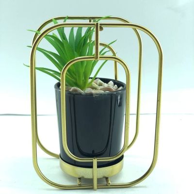 زرع ديكور معدن شكل حروف 