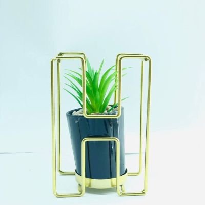 زرع ديكور معدن بشكل حروف 