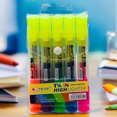 طقم بالجراب الاقلام المظهر المثلث