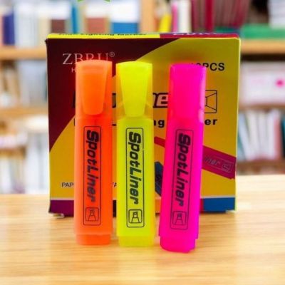 علبة الاقلام المظهر