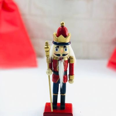 كراكتارات الخشب ملونة