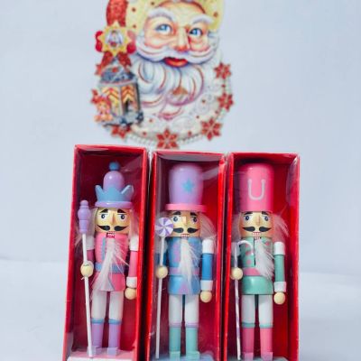 الانتيكات الكراكتارات الخشب 