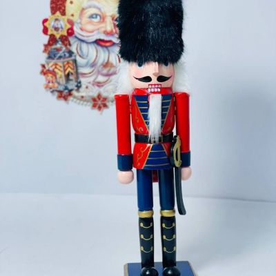 كراكتارات الخشب ملونة 