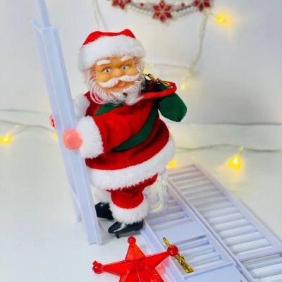 بابا نويل بيطلع و ينزل بالسلم 🪜🏠🎅🏻