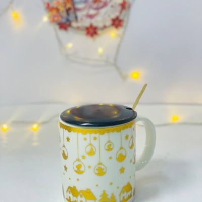 المج الخزف بالغطاء بمعلقة 🥄 المطبوع عليه أشكال الكريسماس