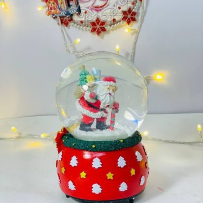 بلورة بابا نويل بالعكاز و الهدايا 🎅🏻🎁❄️ والثلج ❄️❄️